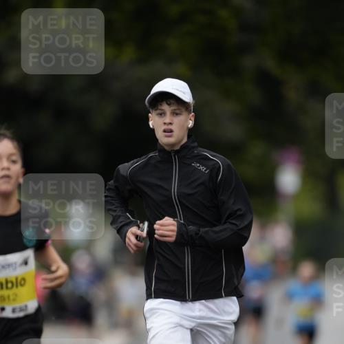 30.08.2026 - Blankeneser Heldenlauf Patografie http://msf.ph/oto/10094448 30.08.2026 09:40:11 Ziel 1064, 1512, 3512, 3531 meine-sportfotos.de