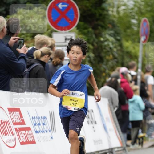 30.08.2026 - Blankeneser Heldenlauf Patografie http://msf.ph/oto/10094476 30.08.2026 09:41:03 Ziel 1320, 1618, 1705, 1706, 1707, 3552, 3615, 3715 meine-sportfotos.de