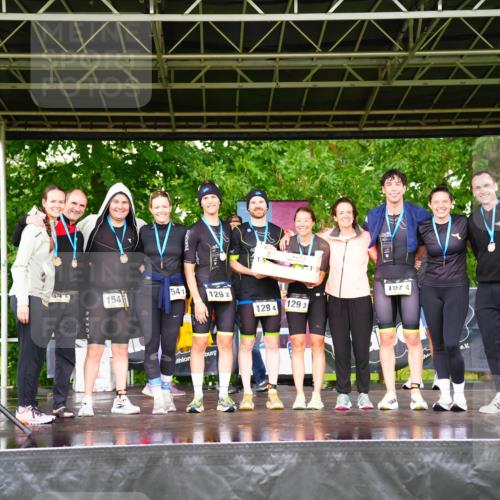 30.08.2026 - Elbe Triathlon Hamburg LAZAROV Photography http://msf.ph/oto/10094509 30.08.2026 16:17:02 Siegerehrung 541, 54, 129, 2, 154, 1294, 129, 3, 1074, 1673 meine-sportfotos.de