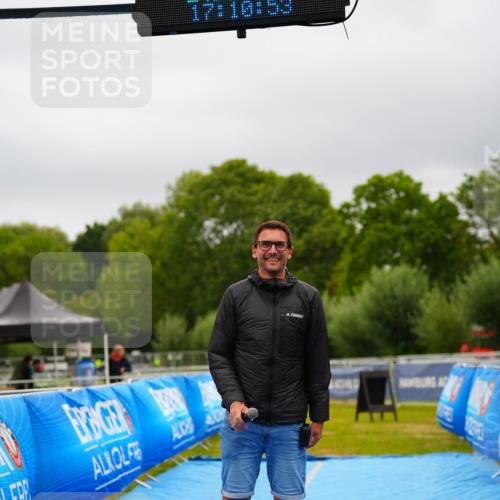 30.08.2026 - Elbe Triathlon Hamburg LAZAROV Photography http://msf.ph/oto/10094522 30.08.2026 17:10:52 Siegerehrung 17, 10, 53 meine-sportfotos.de