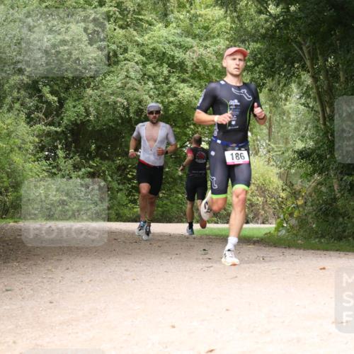 30.08.2026 - Elbe Triathlon Hamburg Antke Förster http://msf.ph/oto/10094604 30.08.2026 09:37:12 Laufen 186 meine-sportfotos.de