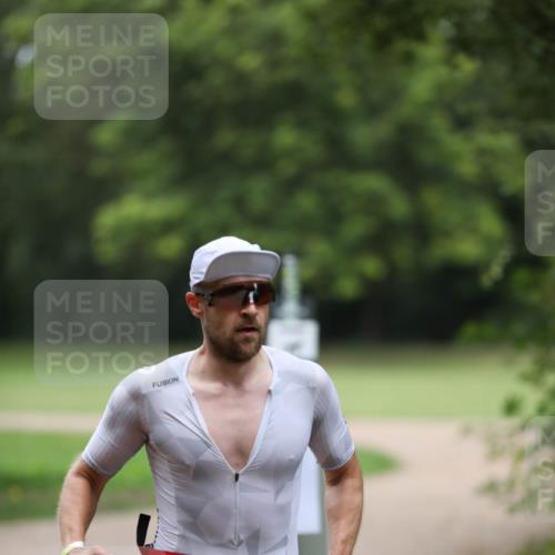 30.08.2026 - Elbe Triathlon Hamburg Antke Förster http://msf.ph/oto/10094611 30.08.2026 09:21:45 Laufen 226 meine-sportfotos.de