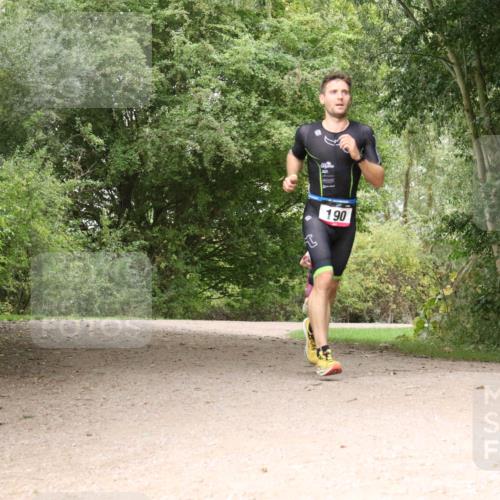 30.08.2026 - Elbe Triathlon Hamburg Antke Förster http://msf.ph/oto/10094658 30.08.2026 09:39:02 Laufen 90, 190 meine-sportfotos.de
