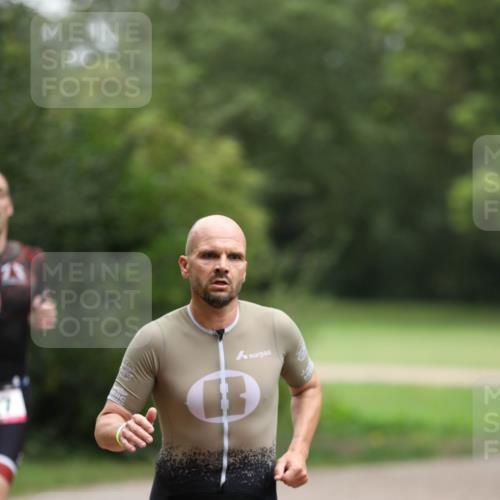 30.08.2026 - Elbe Triathlon Hamburg Antke Förster http://msf.ph/oto/10094815 30.08.2026 09:31:51 Laufen 221 meine-sportfotos.de