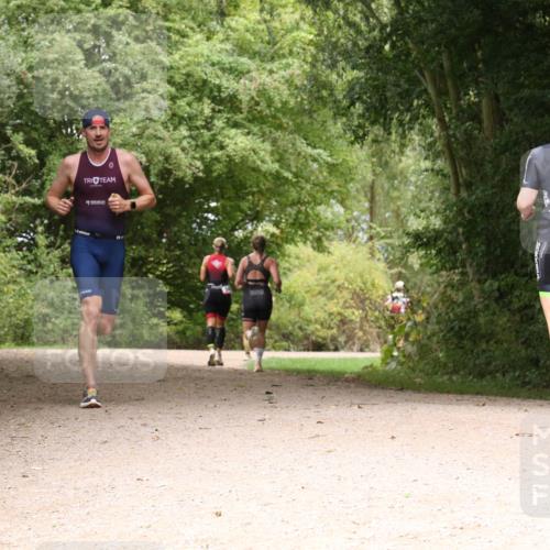 30.08.2026 - Elbe Triathlon Hamburg Antke Förster http://msf.ph/oto/10094856 30.08.2026 09:49:51 Laufen 382 meine-sportfotos.de