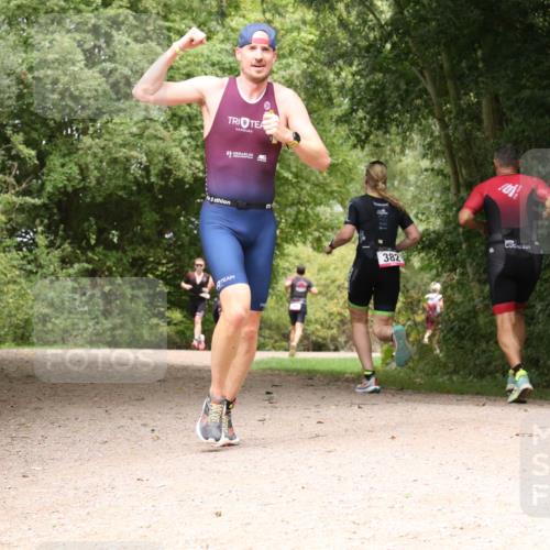 30.08.2026 - Elbe Triathlon Hamburg Antke Förster http://msf.ph/oto/10094860 30.08.2026 09:49:52 Laufen 382 meine-sportfotos.de