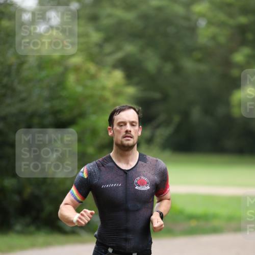 30.08.2026 - Elbe Triathlon Hamburg Antke Förster http://msf.ph/oto/10094891 30.08.2026 09:33:55 Laufen 230 meine-sportfotos.de