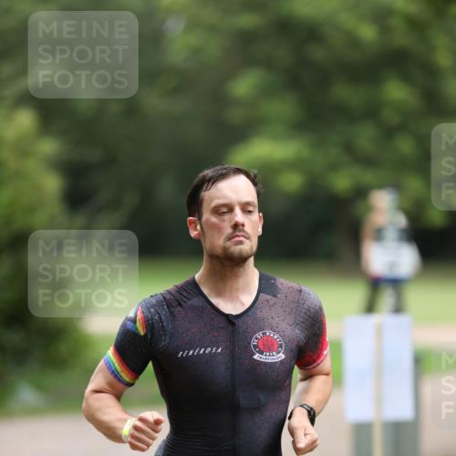 30.08.2026 - Elbe Triathlon Hamburg Antke Förster http://msf.ph/oto/10094893 30.08.2026 09:33:55 Laufen 230 meine-sportfotos.de