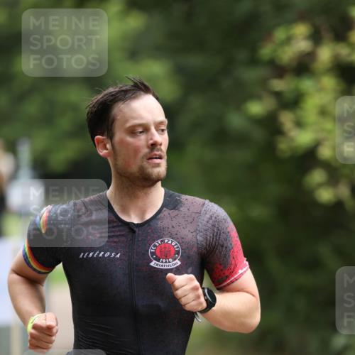 30.08.2026 - Elbe Triathlon Hamburg Antke Förster http://msf.ph/oto/10094895 30.08.2026 09:33:56 Laufen 230, 1910 meine-sportfotos.de