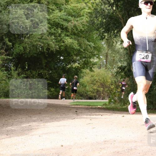 30.08.2026 - Elbe Triathlon Hamburg Antke Förster http://msf.ph/oto/10094910 30.08.2026 09:52:20 Laufen 220 meine-sportfotos.de