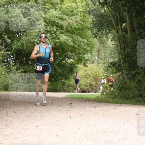 30.08.2026 - Elbe Triathlon Hamburg Antke Förster http://msf.ph/oto/10094936 30.08.2026 09:52:55 Laufen 210 meine-sportfotos.de