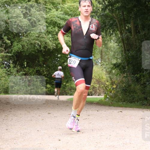 30.08.2026 - Elbe Triathlon Hamburg Antke Förster http://msf.ph/oto/10095012 30.08.2026 09:55:10 Laufen 229 meine-sportfotos.de