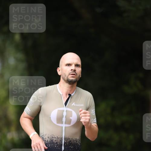 30.08.2026 - Elbe Triathlon Hamburg Antke Förster http://msf.ph/oto/10095121 30.08.2026 09:47:59 Laufen 221 meine-sportfotos.de