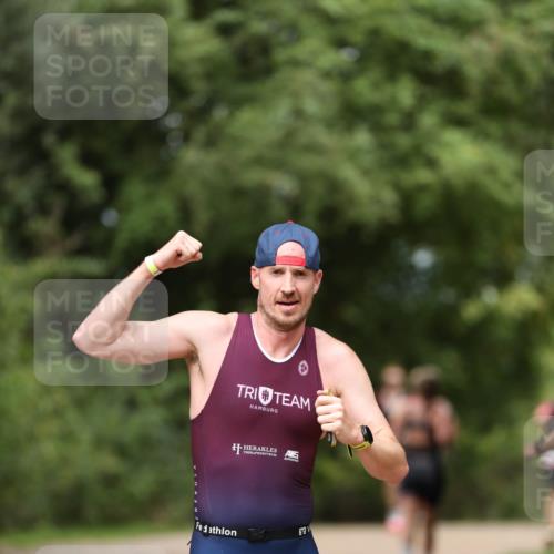 30.08.2026 - Elbe Triathlon Hamburg Antke Förster http://msf.ph/oto/10095163 30.08.2026 09:49:53 Laufen  meine-sportfotos.de