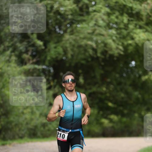 30.08.2026 - Elbe Triathlon Hamburg Antke Förster http://msf.ph/oto/10095239 30.08.2026 09:52:55 Laufen 210 meine-sportfotos.de
