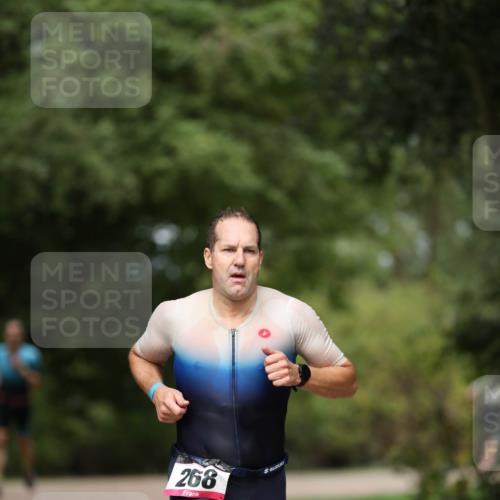 30.08.2026 - Elbe Triathlon Hamburg Antke Förster http://msf.ph/oto/10095277 30.08.2026 09:54:36 Laufen 268 meine-sportfotos.de