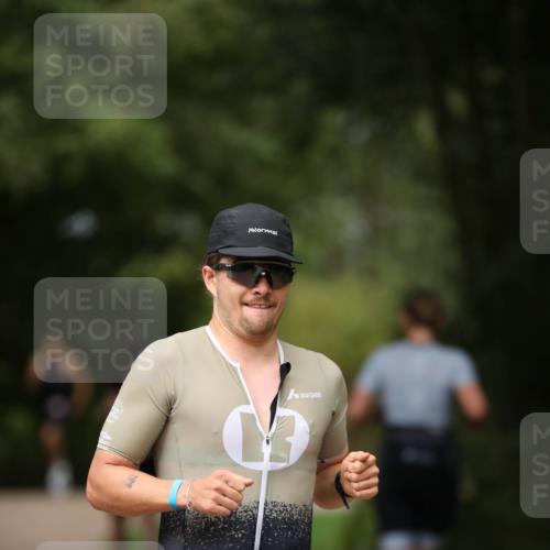 30.08.2026 - Elbe Triathlon Hamburg Antke Förster http://msf.ph/oto/10095369 30.08.2026 09:56:31 Laufen 244 meine-sportfotos.de