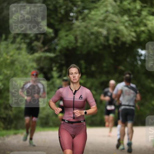 30.08.2026 - Elbe Triathlon Hamburg Antke Förster http://msf.ph/oto/10095519 30.08.2026 10:01:20 Laufen  meine-sportfotos.de