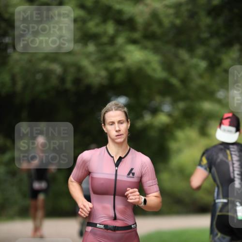 30.08.2026 - Elbe Triathlon Hamburg Antke Förster http://msf.ph/oto/10095523 30.08.2026 10:01:21 Laufen  meine-sportfotos.de