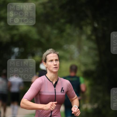 30.08.2026 - Elbe Triathlon Hamburg Antke Förster http://msf.ph/oto/10095525 30.08.2026 10:01:22 Laufen  meine-sportfotos.de