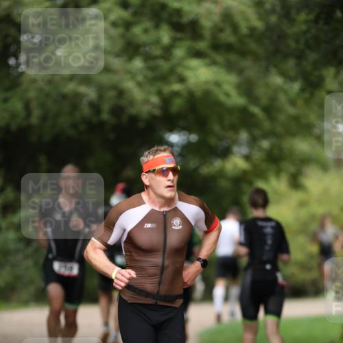 30.08.2026 - Elbe Triathlon Hamburg Antke Förster http://msf.ph/oto/10095531 30.08.2026 10:01:25 Laufen  meine-sportfotos.de