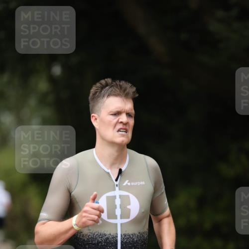 30.08.2026 - Elbe Triathlon Hamburg Antke Förster http://msf.ph/oto/10095559 30.08.2026 10:01:37 Laufen 217 meine-sportfotos.de