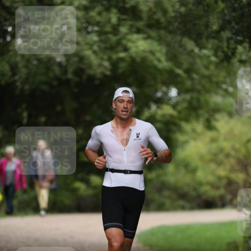 30.08.2026 - Elbe Triathlon Hamburg Antke Förster http://msf.ph/oto/10095599 30.08.2026 10:03:13 Laufen  meine-sportfotos.de