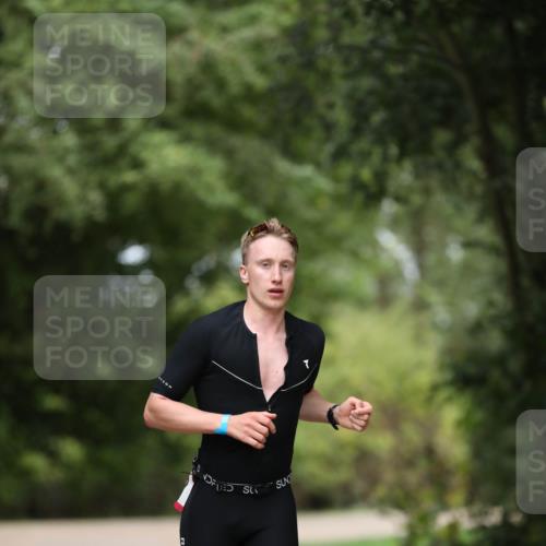 30.08.2026 - Elbe Triathlon Hamburg Antke Förster http://msf.ph/oto/10095637 30.08.2026 10:04:03 Laufen  meine-sportfotos.de