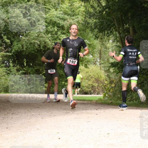 30.08.2026 - Elbe Triathlon Hamburg Antke Förster http://msf.ph/oto/10095666 30.08.2026 10:09:47 Laufen 251, 192 meine-sportfotos.de