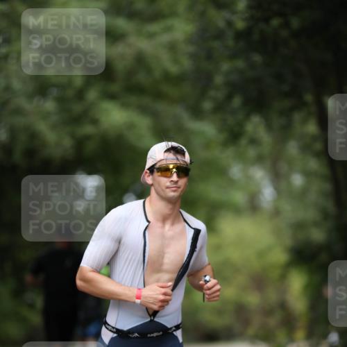30.08.2026 - Elbe Triathlon Hamburg Antke Förster http://msf.ph/oto/10095669 30.08.2026 10:05:03 Laufen  meine-sportfotos.de
