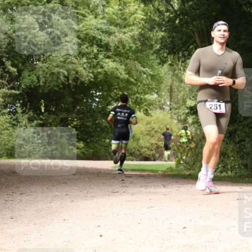 30.08.2026 - Elbe Triathlon Hamburg Antke Förster http://msf.ph/oto/10095672 30.08.2026 10:09:50 Laufen 251 meine-sportfotos.de