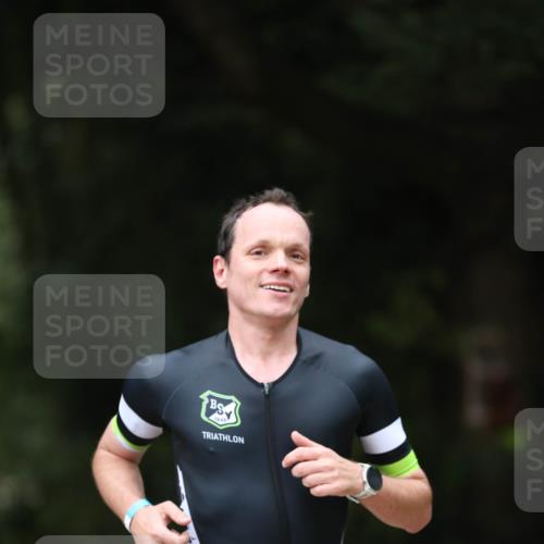 30.08.2026 - Elbe Triathlon Hamburg Antke Förster http://msf.ph/oto/10095691 30.08.2026 10:05:23 Laufen 1945, 252 meine-sportfotos.de