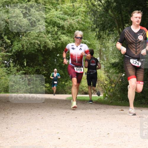 30.08.2026 - Elbe Triathlon Hamburg Antke Förster http://msf.ph/oto/10095746 30.08.2026 10:11:01 Laufen 349, 324 meine-sportfotos.de