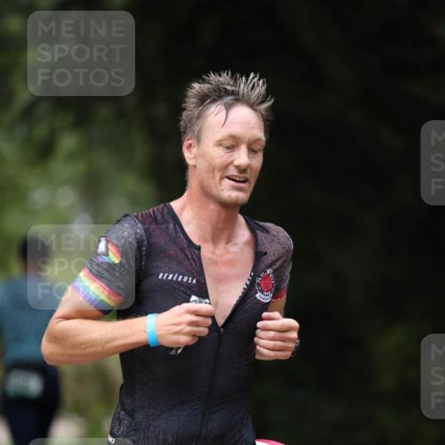 30.08.2026 - Elbe Triathlon Hamburg Antke Förster http://msf.ph/oto/10095751 30.08.2026 10:06:22 Laufen 1910, 326 meine-sportfotos.de
