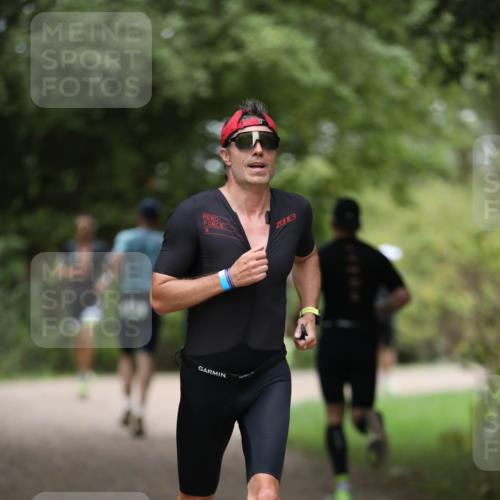 30.08.2026 - Elbe Triathlon Hamburg Antke Förster http://msf.ph/oto/10095757 30.08.2026 10:06:25 Laufen 3 meine-sportfotos.de