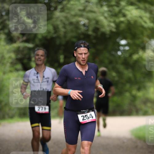 30.08.2026 - Elbe Triathlon Hamburg Antke Förster http://msf.ph/oto/10095823 30.08.2026 10:07:41 Laufen 271, 254 meine-sportfotos.de