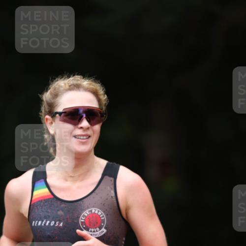 30.08.2026 - Elbe Triathlon Hamburg Antke Förster http://msf.ph/oto/10095885 30.08.2026 10:08:14 Laufen 1910, 341 meine-sportfotos.de