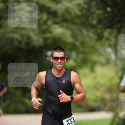 30.08.2026 - Elbe Triathlon Hamburg Antke Förster http://msf.ph/oto/10095941 30.08.2026 10:09:13 Laufen 433 meine-sportfotos.de