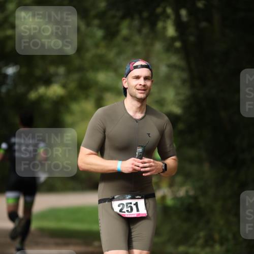 30.08.2026 - Elbe Triathlon Hamburg Antke Förster http://msf.ph/oto/10095975 30.08.2026 10:09:50 Laufen 251 meine-sportfotos.de