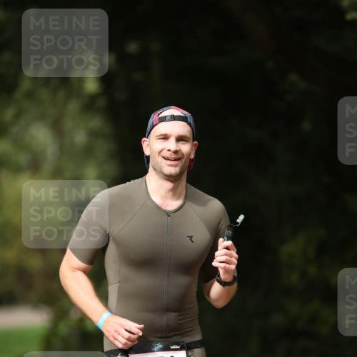 30.08.2026 - Elbe Triathlon Hamburg Antke Förster http://msf.ph/oto/10095977 30.08.2026 10:09:50 Laufen 251 meine-sportfotos.de