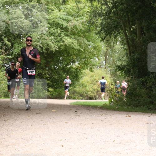 30.08.2026 - Elbe Triathlon Hamburg Antke Förster http://msf.ph/oto/10095988 30.08.2026 10:15:08 Laufen 496, 292 meine-sportfotos.de