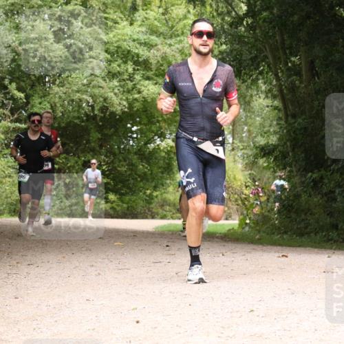 30.08.2026 - Elbe Triathlon Hamburg Antke Förster http://msf.ph/oto/10095994 30.08.2026 10:15:10 Laufen 196, 09 meine-sportfotos.de
