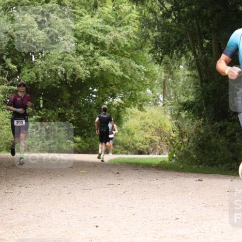 30.08.2026 - Elbe Triathlon Hamburg Antke Förster http://msf.ph/oto/10096020 30.08.2026 10:15:23 Laufen 305 meine-sportfotos.de