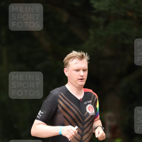 30.08.2026 - Elbe Triathlon Hamburg Antke Förster http://msf.ph/oto/10096051 30.08.2026 10:11:02 Laufen 324, 1910 meine-sportfotos.de