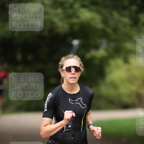 30.08.2026 - Elbe Triathlon Hamburg Antke Förster http://msf.ph/oto/10096079 30.08.2026 10:11:20 Laufen 383 meine-sportfotos.de