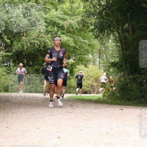 30.08.2026 - Elbe Triathlon Hamburg Antke Förster http://msf.ph/oto/10096082 30.08.2026 10:16:09 Laufen 390, 43 meine-sportfotos.de