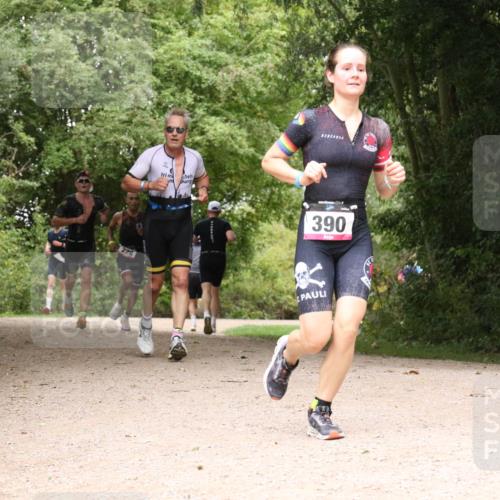 30.08.2026 - Elbe Triathlon Hamburg Antke Förster http://msf.ph/oto/10096096 30.08.2026 10:16:17 Laufen 390, 228, 1 meine-sportfotos.de