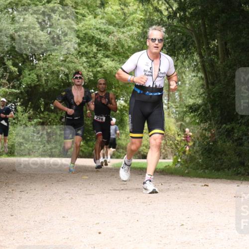 30.08.2026 - Elbe Triathlon Hamburg Antke Förster http://msf.ph/oto/10096102 30.08.2026 10:16:19 Laufen 228 meine-sportfotos.de