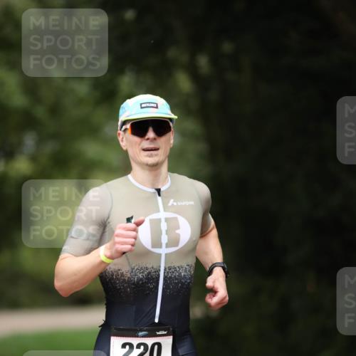 30.08.2026 - Elbe Triathlon Hamburg Antke Förster http://msf.ph/oto/10096117 30.08.2026 10:11:47 Laufen 220 meine-sportfotos.de