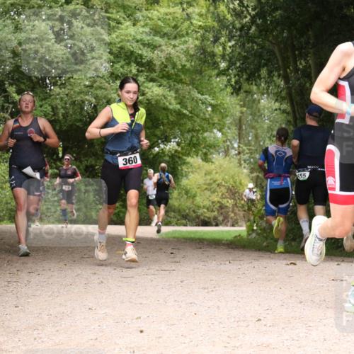 30.08.2026 - Elbe Triathlon Hamburg Antke Förster http://msf.ph/oto/10096144 30.08.2026 10:16:41 Laufen 319, 360, 555 meine-sportfotos.de